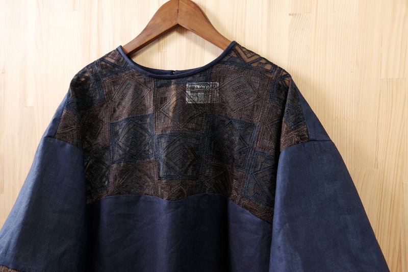 落肩剪接澎袖上衣/ 藍咖幾何 - 女上衣/長袖上衣 - 棉．麻 多色