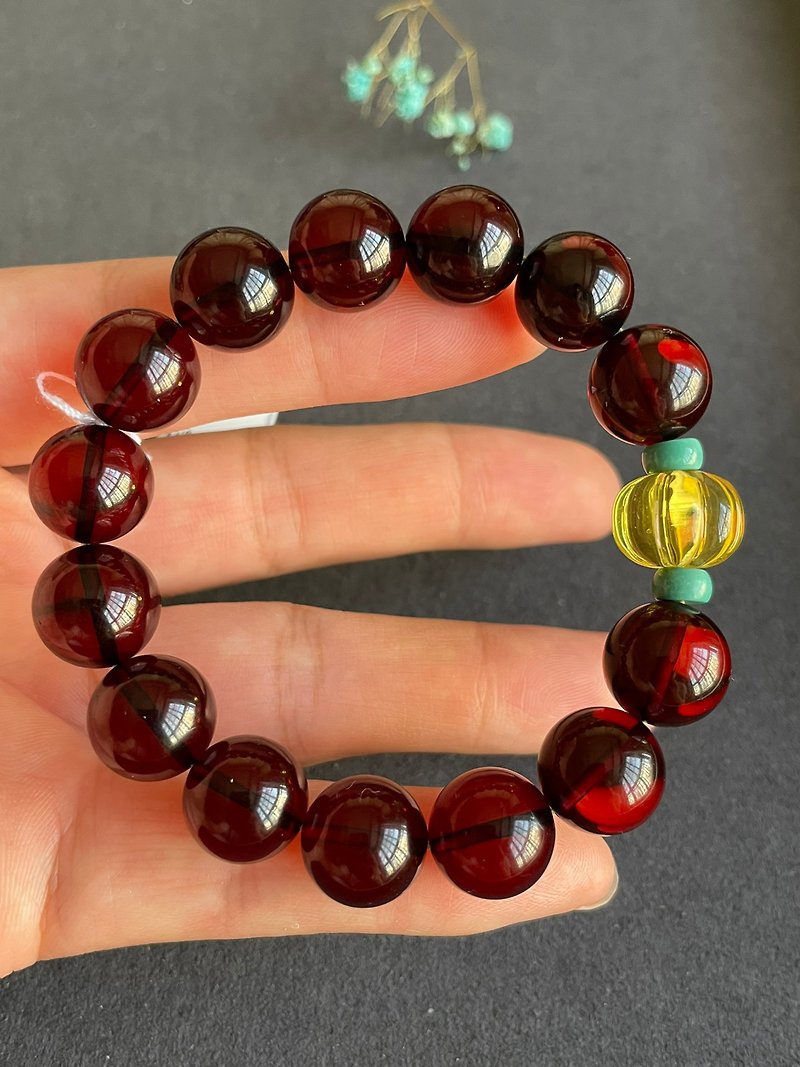 Boutique original design natural blood amber bracelet beautiful authentic wine red with natural amber - สร้อยข้อมือ - เครื่องเพชรพลอย 
