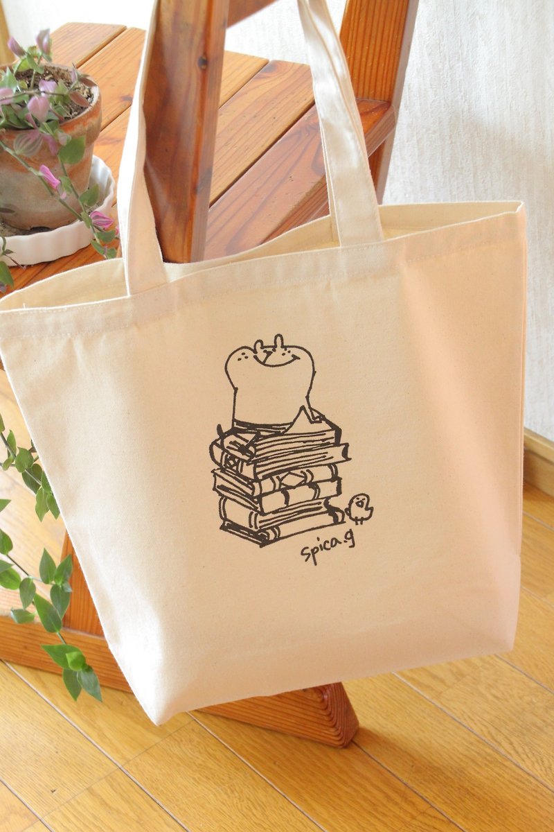 "Muu on tha books" canvas tote bag - Messenger Bags & Sling Bags - Paper White
