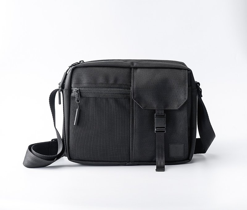 U2BAGS - Slider magnetic messenger bag shoulder bag side crossbody bag carry-on bag heavy nylon - กระเป๋าแมสเซนเจอร์ - เส้นใยสังเคราะห์ สีดำ