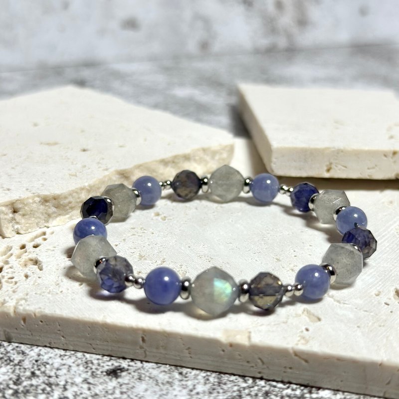 Tanzanite Stone Labradorite Bracelet - สร้อยข้อมือ - คริสตัล สีน้ำเงิน