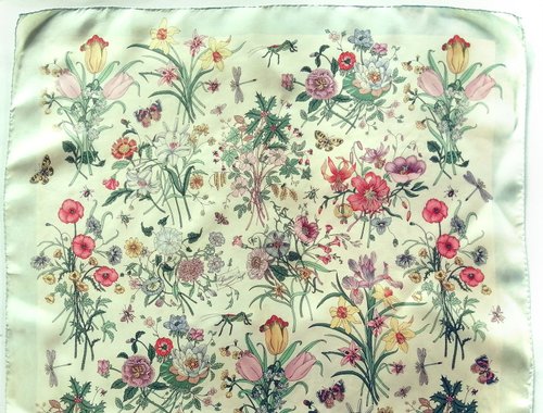 値下げ❗️2632◆GUCCIレトロ柄シルクスカーフ★イタリア製★ヴィンテージ GUCCI（グッチ）シルク100% スカーフ 羽柄 イタリア製 - メルカリ
