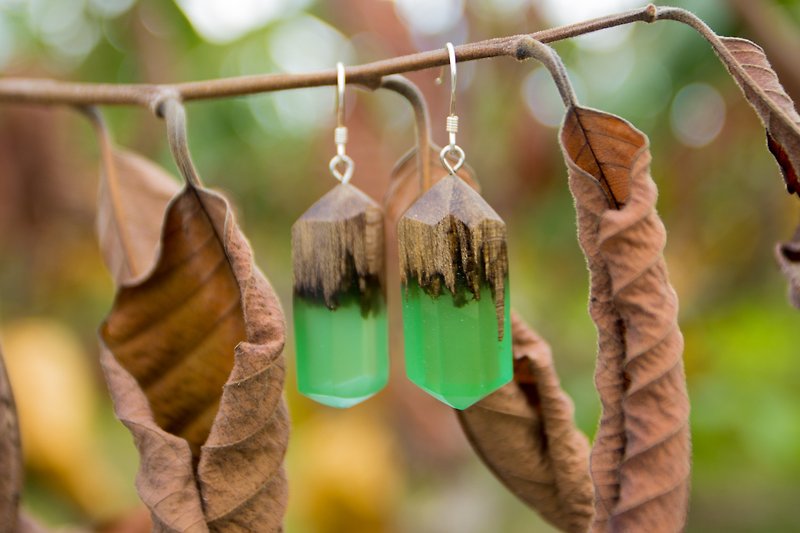 手作りの秘密の木のイヤリング木と樹脂 - ピアス・イヤリング - 木製 グリーン
