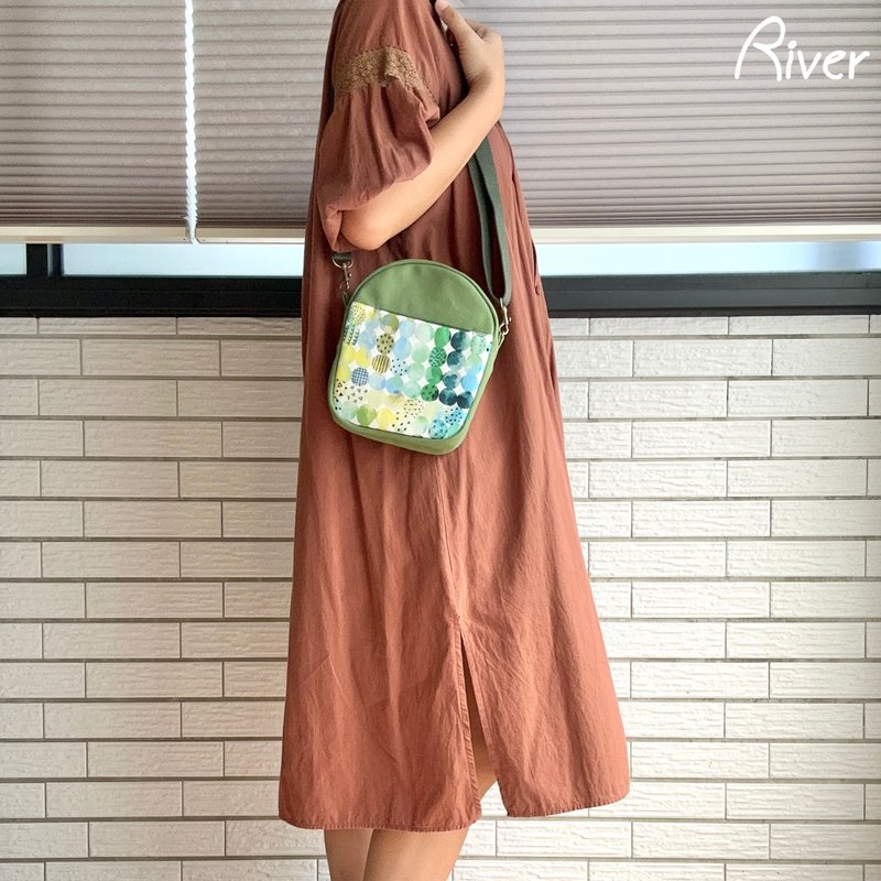 【River】側背小圓包/幾何圓點/綠 - 側背包/斜背包 - 棉．麻 綠色