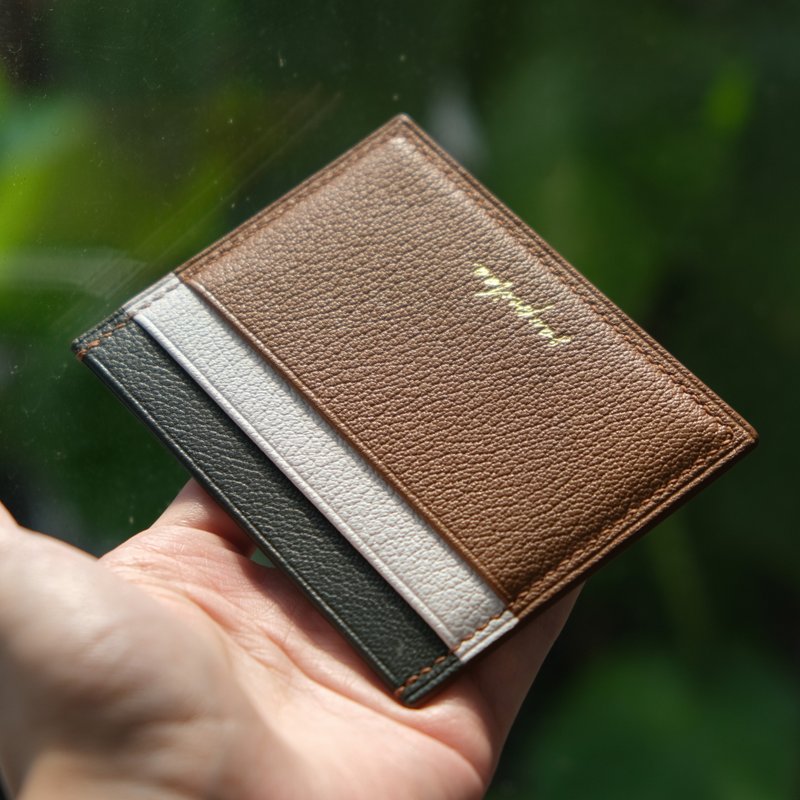 Classic Leather Cardholder - ที่ใส่บัตรคล้องคอ - หนังแท้ สีกากี