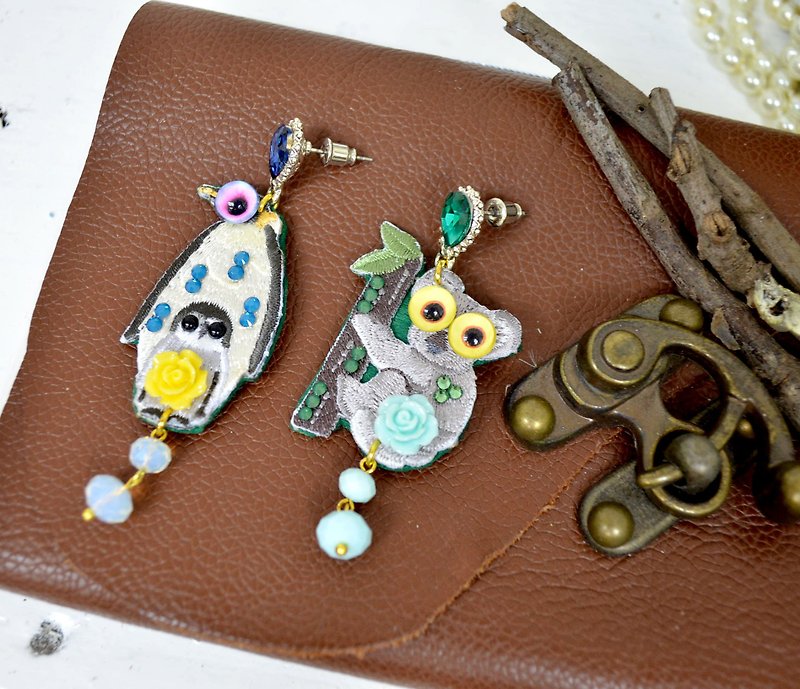 Animal embroidery three-dimensional eye earrings rose crystal decoration - Earrings & Clip-ons - Other Materials Multicolor