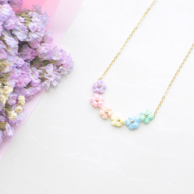 【Made To Order】Crochet Flower Smile pendant necklace – Rainbow - สร้อยคอ - งานปัก 