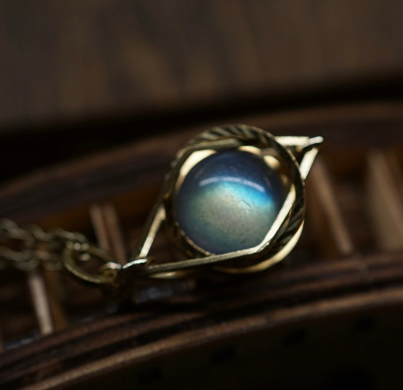 Mermaid Tears Labradorite Blue Light Yellow Light Necklace Brass - สร้อยคอ - โลหะ สีน้ำเงิน