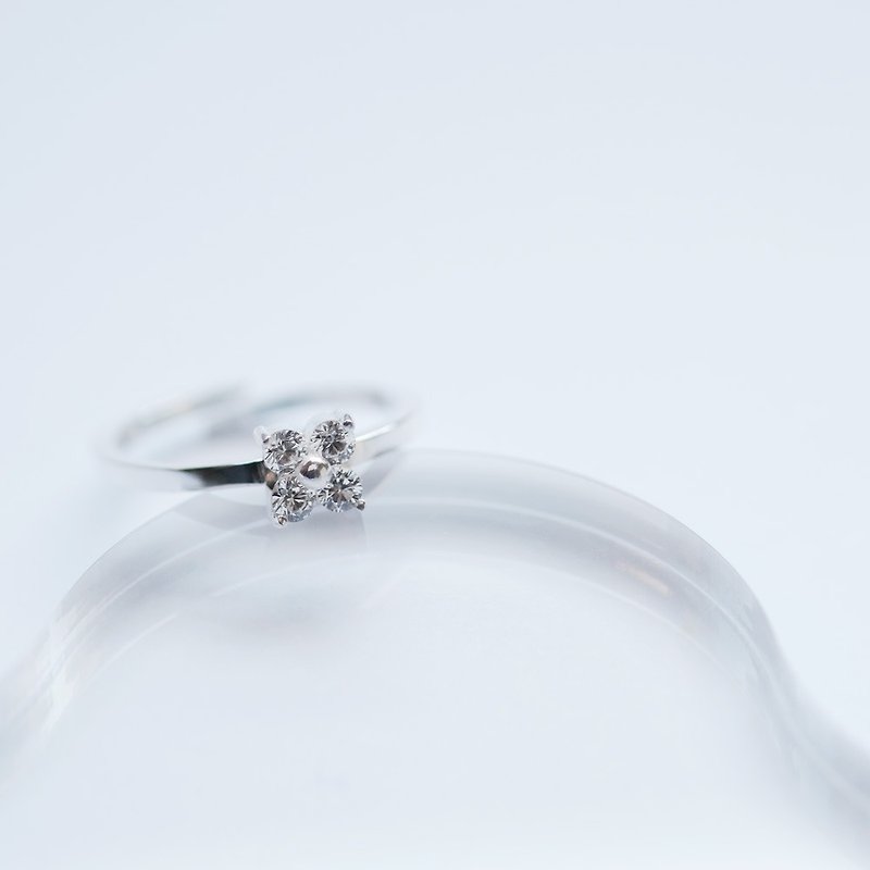 White Flower Ring Silver 925 - แหวนทั่วไป - โลหะ สีแดง
