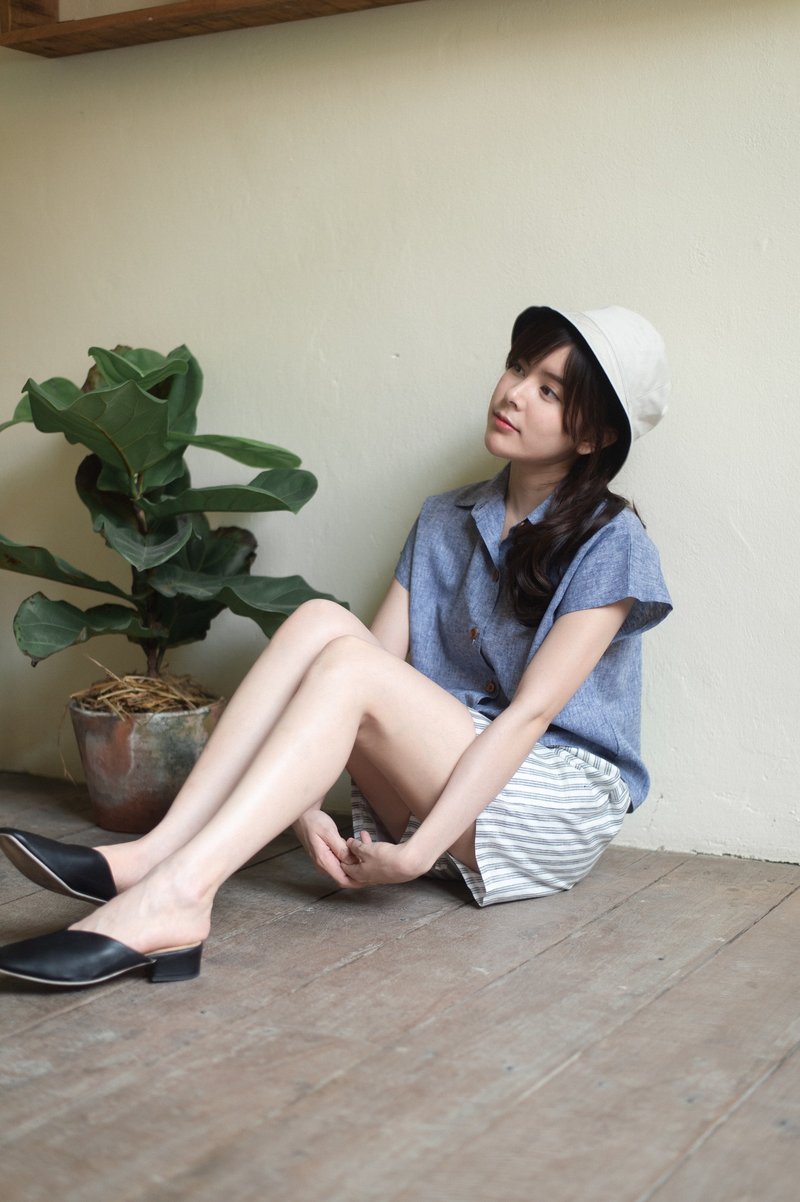 Linen Shirt with Wooden buttons (Short-sleeved)-Blue jeans - 女上衣/長袖上衣 - 棉．麻 藍色