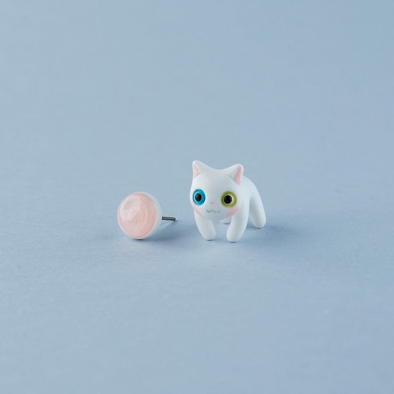 Turkish Angora Cat - Polymer Clay Earrings, Handmade&Handpaited Catlover Gift - ต่างหู - ดินเหนียว ขาว