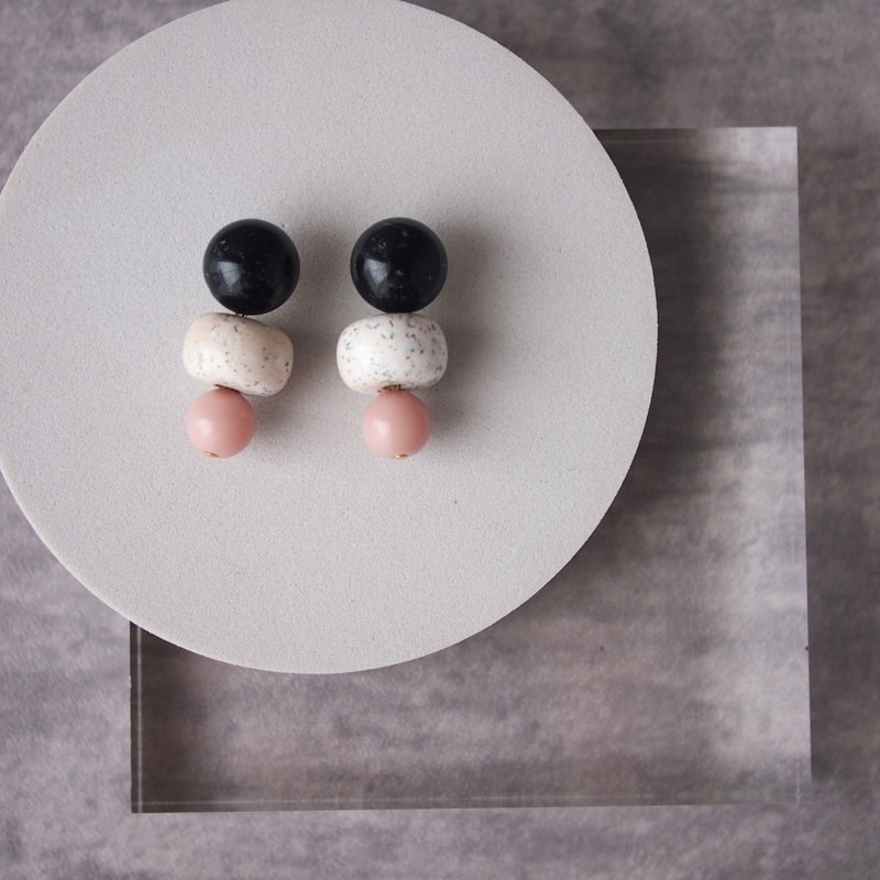 tsumiki earrings -ピアス- - 耳環/耳夾/耳骨夾 - 壓克力 粉紅色