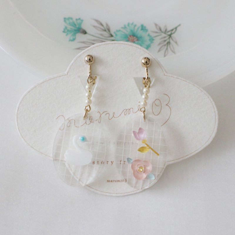 Story frame earrings - 耳環/耳夾/耳骨夾 - 壓克力 