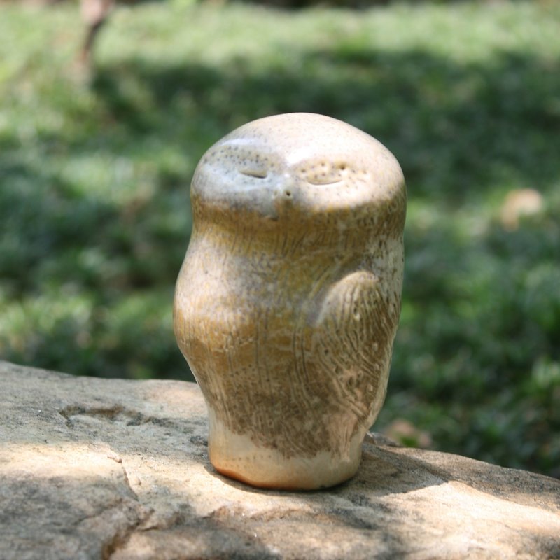 Firewood hand-made pottery ornaments lucky owl 007 - ของวางตกแต่ง - ดินเผา สีนำ้ตาล