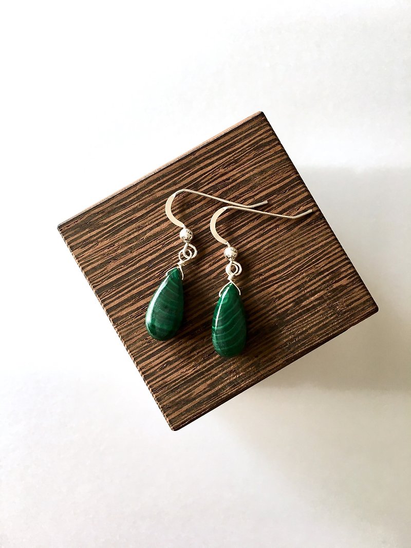 Marachite Hook-earring, Clip-earring - ต่างหู - หิน สีเขียว