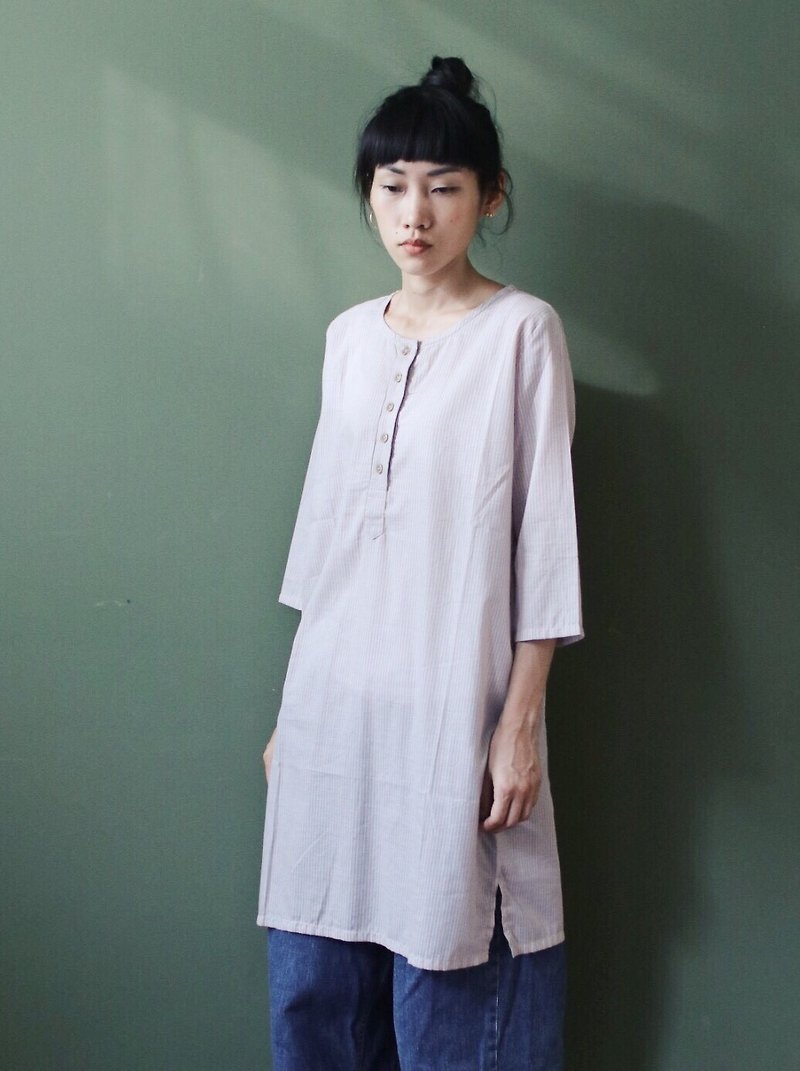 OMAKE Original Thin and Simple Striped Button Long Shirt Waist - เสื้อผู้หญิง - ผ้าฝ้าย/ผ้าลินิน สีกากี