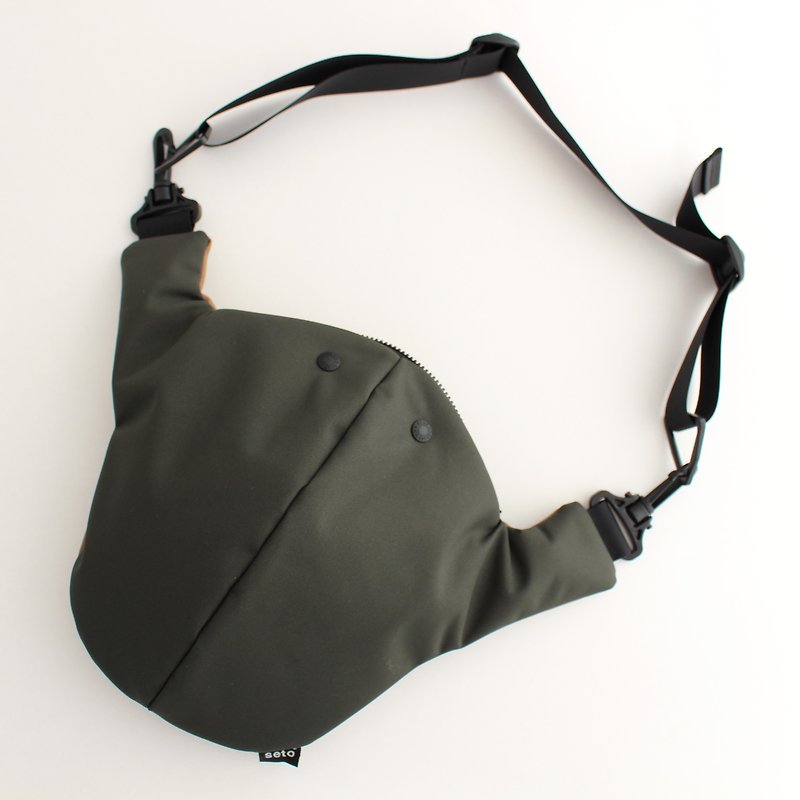 The creature bag　Large　Otona-sagari　Khaki Llight brown - Messenger Bags & Sling Bags - Polyester Green