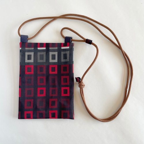 kawamura-sewing 【1點もの】著物地のミニサコッシュ -絹 雨コート 道行からのリメイク 黒に硃色の四角の模様 & 木綿 チャコールグレー