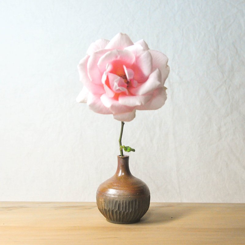手作り陶器の薪シンプルな彫刻小さな口の花/花瓶 - 花瓶・植木鉢 - 陶器 ブラウン