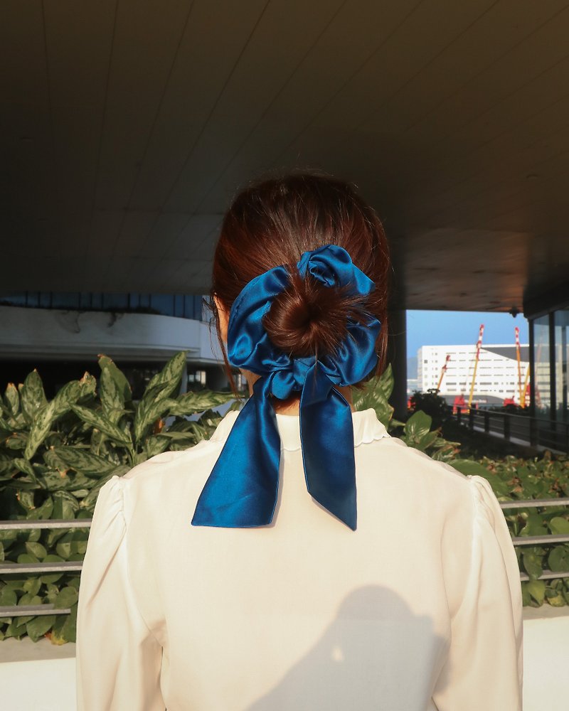 【全人手造】寶藍真絲絲帶髮圈 - 髮飾 - 絲．絹 藍色