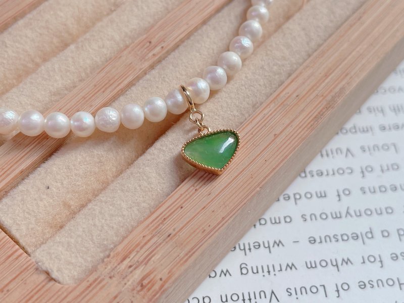 18K pure gold natural Myanmar A-grade jadeite heart-shaped egg pendant universal buckle - Charms - Precious Metals Green