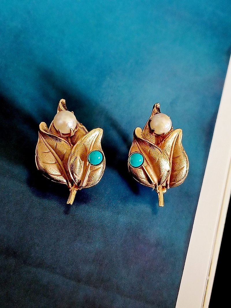 vintage jewelry antique gold leaf pearl clip earrings - ต่างหู - โลหะ 