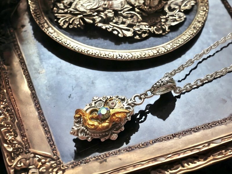 Necklace ticking with time Czech Vintage Peridot AB - สร้อยคอ - แก้ว สีเงิน