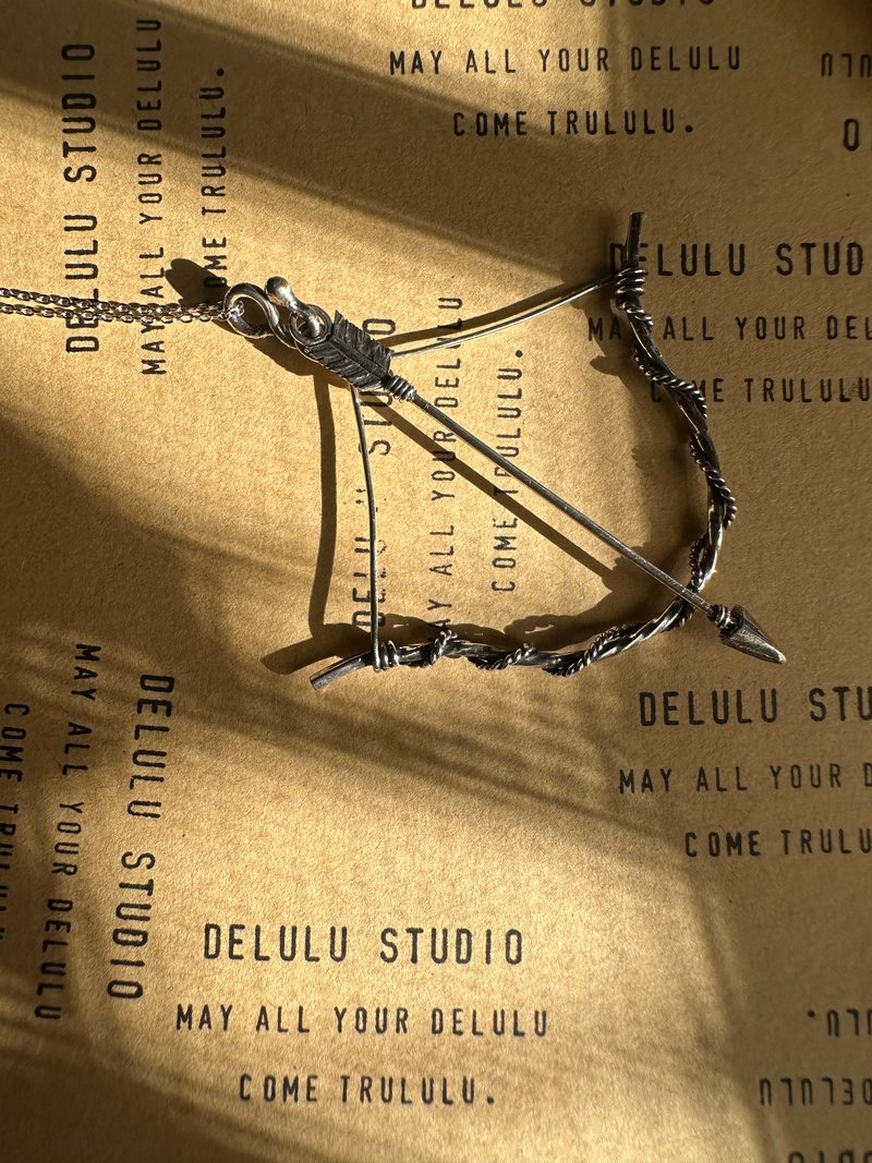 手作銀飾—弓與矢 925純銀 雙墜飾弓箭項鍊 弓箭項鍊 925純銀項鍊 - 項鍊 - 純銀 銀色