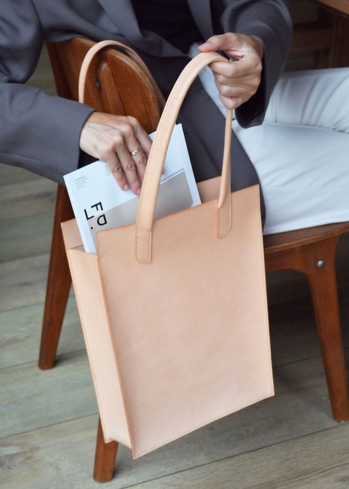 Eclôt Design 【雜誌肩背包 Magazine bag】植鞣皮革/ A4/ 13寸筆電 / 簡約