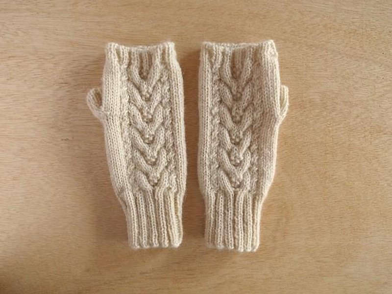 Alpaca wool Aran hand warmer/unbleached made to order - ถุงมือ - วัสดุอื่นๆ ขาว