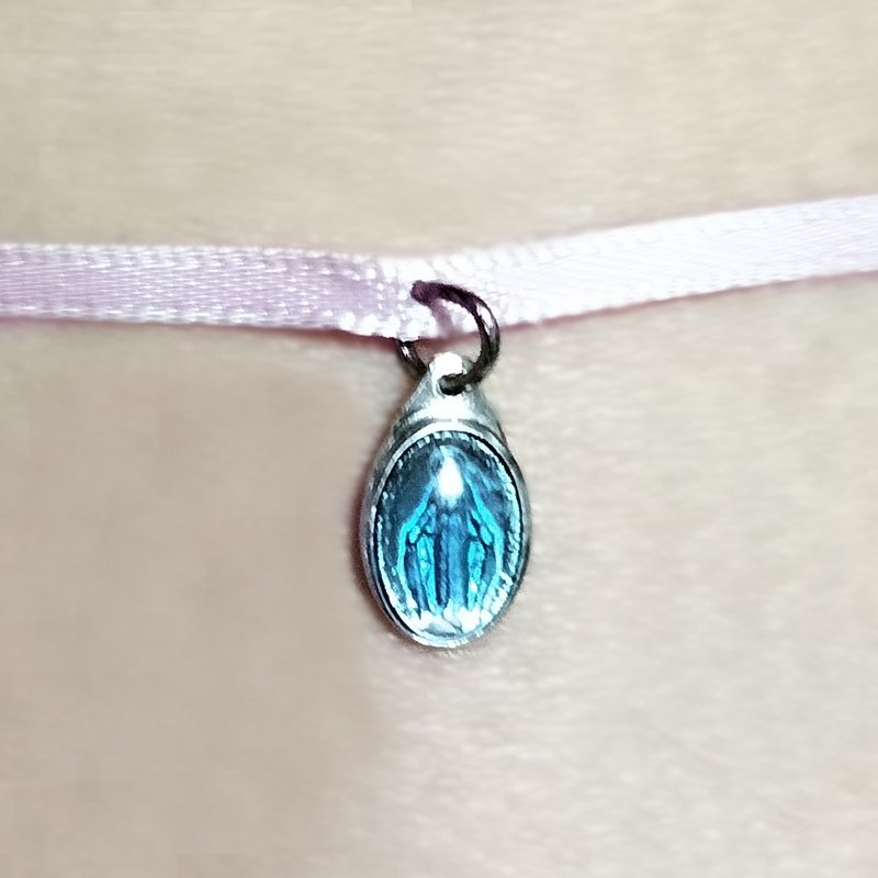 綴有極小海軍藍牌飾的淡粉色緞帶頸鍊 - 頸圈項鍊 - 聚酯纖維 粉紅色