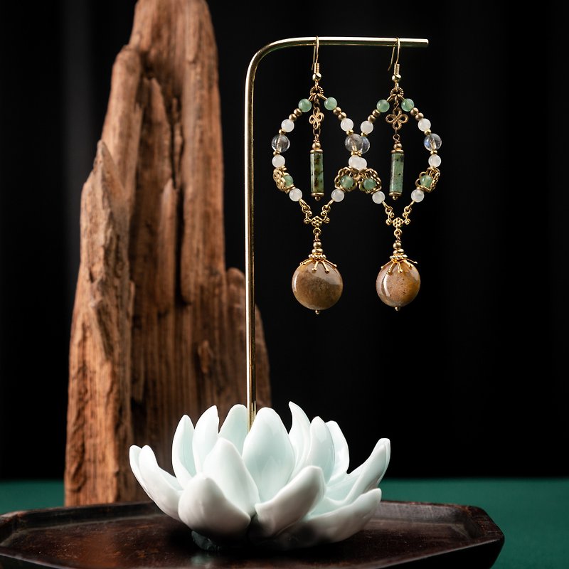 [Guanghan Palace] Chrysanthemum Stone white sapphire Bronze classical ear hook - Earrings & Clip-ons - Jade Green