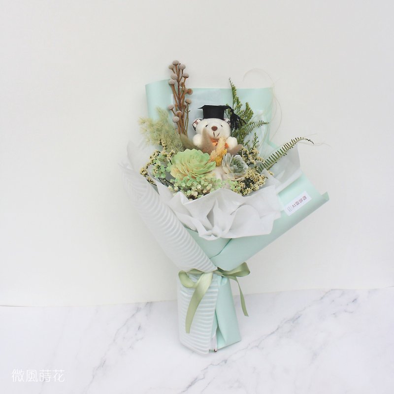 【Cure】Green graduation bouquet/dried bouquet/graduation bear bouquet - ช่อดอกไม้แห้ง - พืช/ดอกไม้ สีเขียว