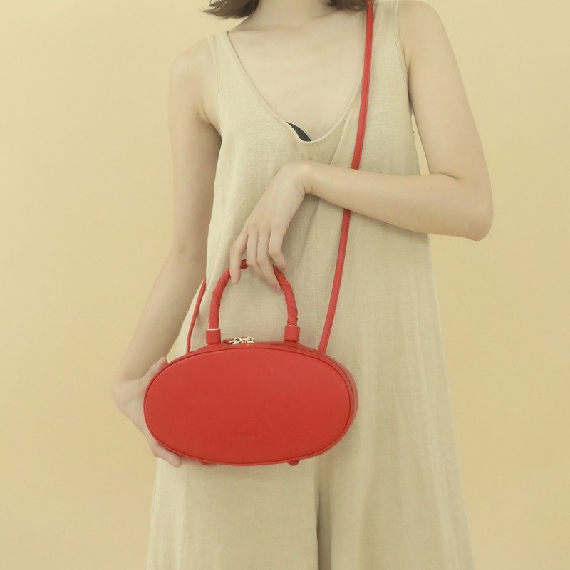 Pomegranate red handbag / shoulder bag oval radio modeling hand-knot twist 2 WAYS leather purses to work commuter shopping student girl macaron girl heart does not hit package series hand-stitched imported first layer of leather hand-stitched leather shoul - กระเป๋าแมสเซนเจอร์ - หนังแท้ สีแดง