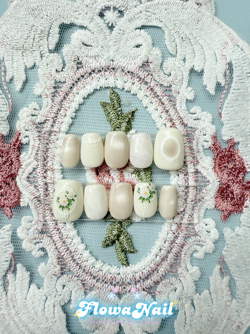 【客製】手工穿戴甲 | Camellia | No.S22 - 指甲油/指甲貼 - 其他材質 白色