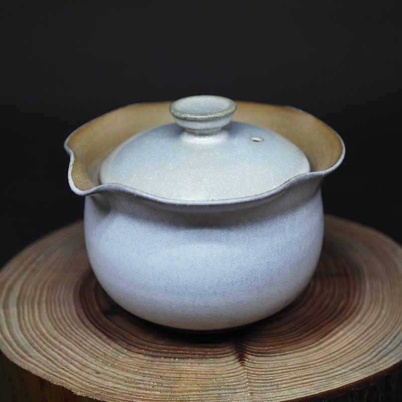 Snow white simple tea maker hand made pottery tea props - Teapots & Teacups - Pottery 