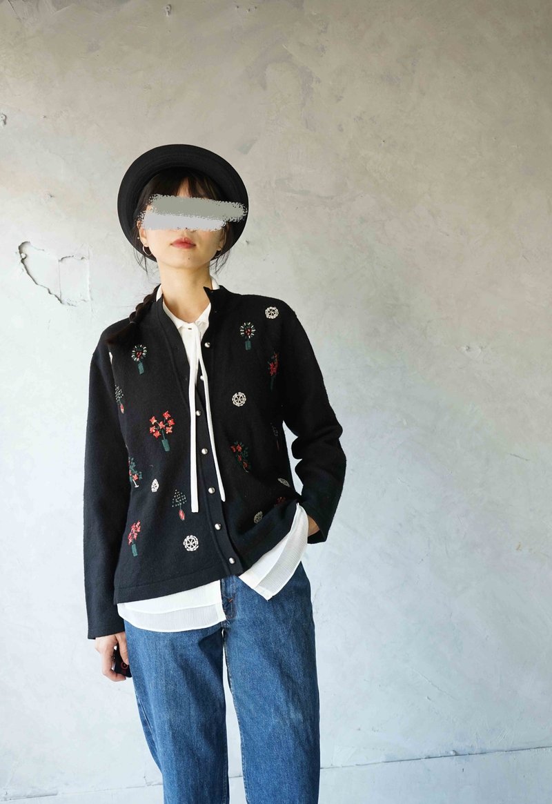 ヴィンテージの宝探し - CROCODILE 手刺繍小花モチーフ 黒いカーディガン - ニット・セーター - ウール ブラック