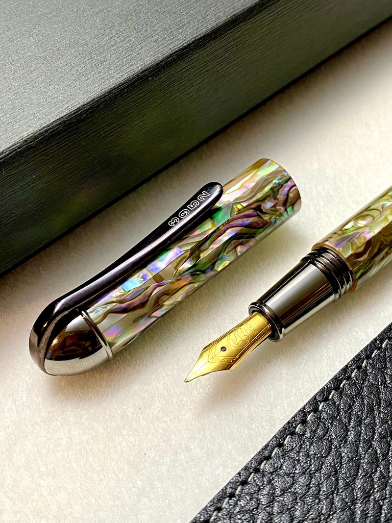 วัสดุอื่นๆ ปากกาหมึกซึม - 3952 Old Goat - Swish Handmade Full Abalone Shell Gold Plated Steel Tip Fountain Pen