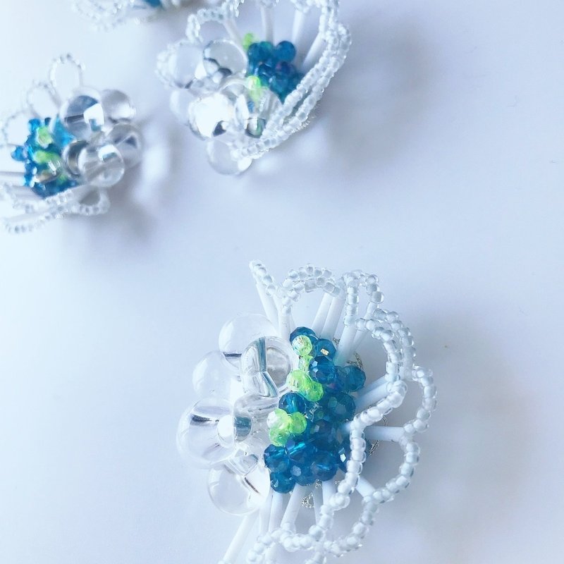 71022—— miwaku—— Miwaku—— Frill bead pierced earrings——c.Light blue*white - ต่างหู - แก้ว ขาว