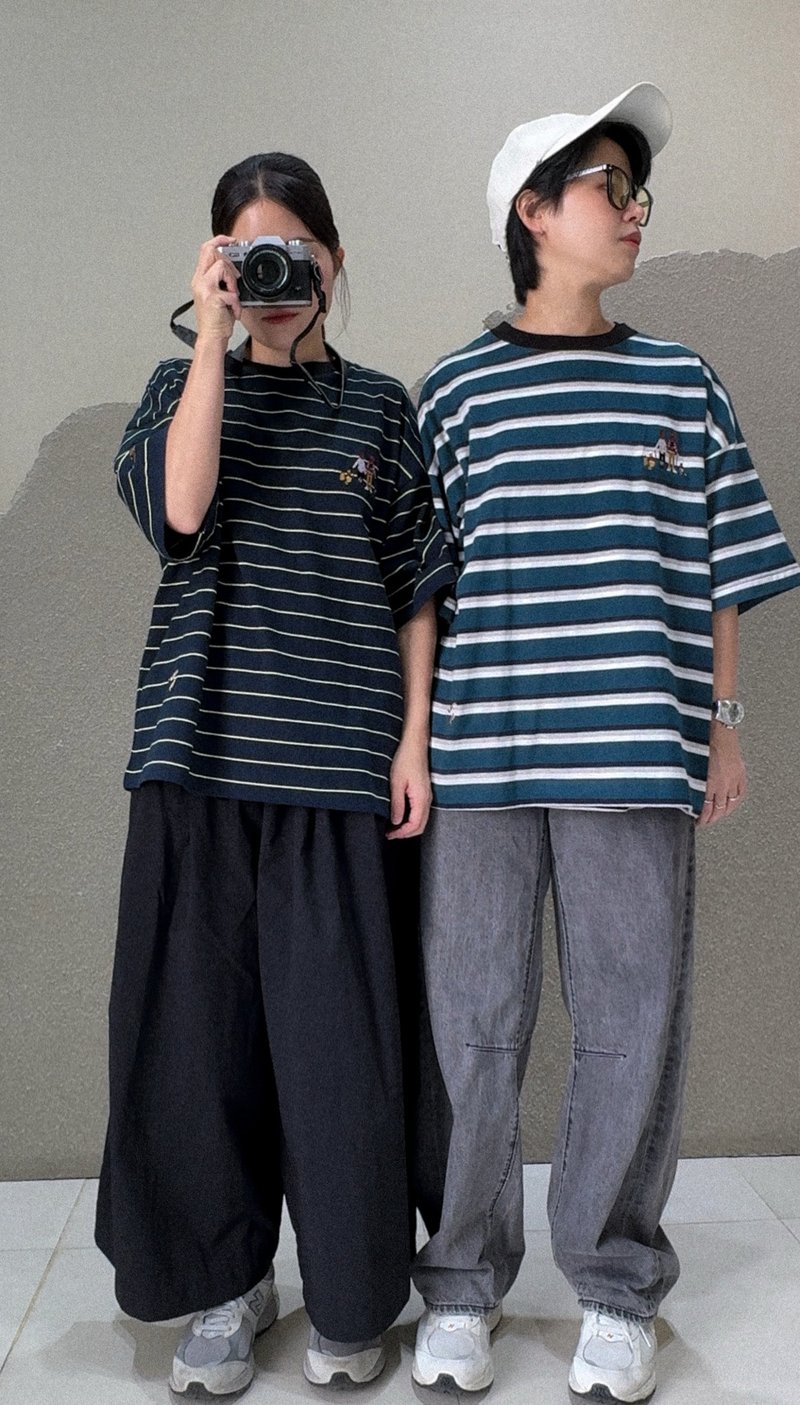 城市超大条纹 T 恤  猫咪漫步 - 女裝 T 恤 - 棉．麻 黑色