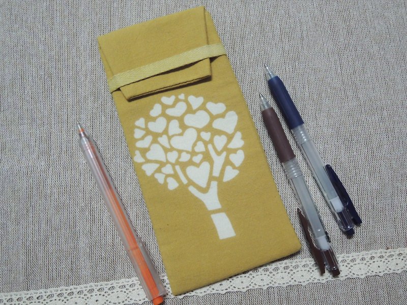 [Mumu dyeing] onion skin dyeing pencil case, glasses bag (love tree style) - กล่องดินสอ/ถุงดินสอ - ผ้าฝ้าย/ผ้าลินิน สีเหลือง
