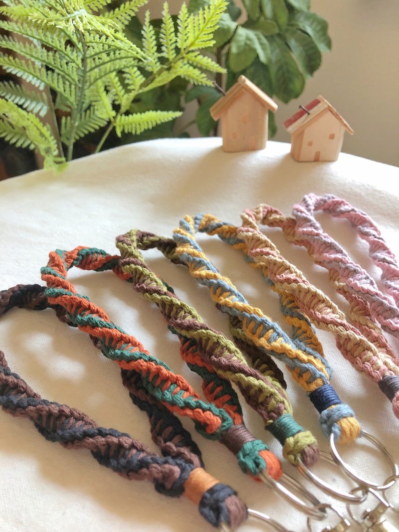 Smei handmade. Macrame braided two-tone spiral ring keychain - Lanyards & Straps - Cotton & Hemp Multicolor