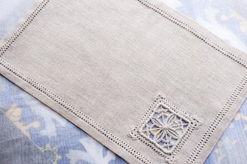 【高手級別】Masako Newton Embroidery × A.F.E 刺繡餐墊材料包 - 編織/刺繡/羊毛氈/縫紉 - 繡線 白色