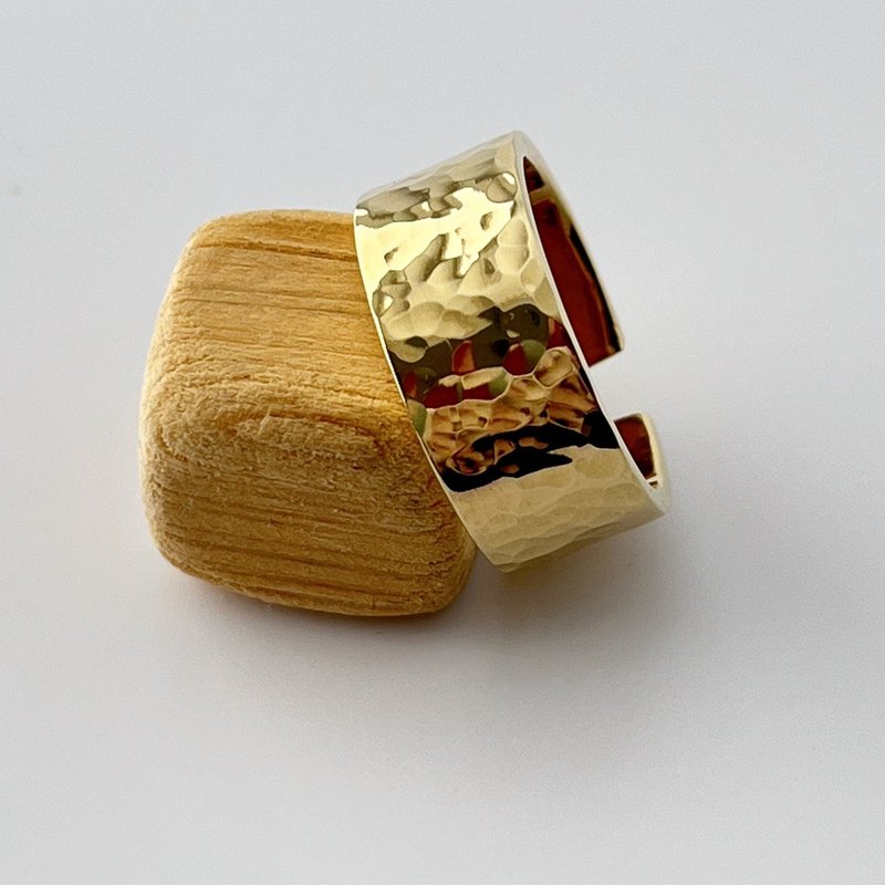 Thick Open Ring in Hammered Brass, Mirror Polished 8mm - Designed in Italy - 戒指 - 銅/黃銅 金色