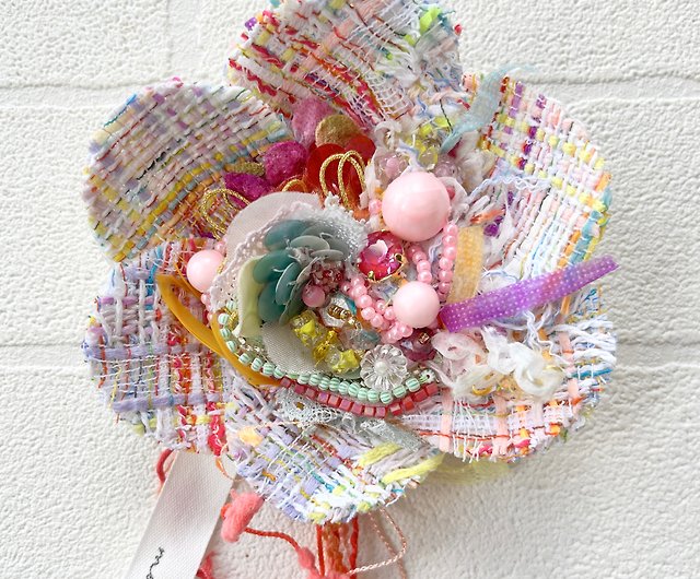 Corsage Brooch No.51 Handmade Accessory - Shop Embroidery Beads