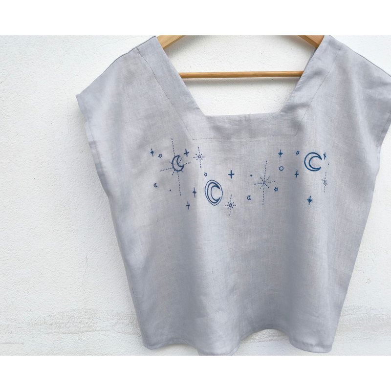 刺繡 | 亞麻 | 灰色方領上衣 - 女襯衫 - 棉．麻 灰色