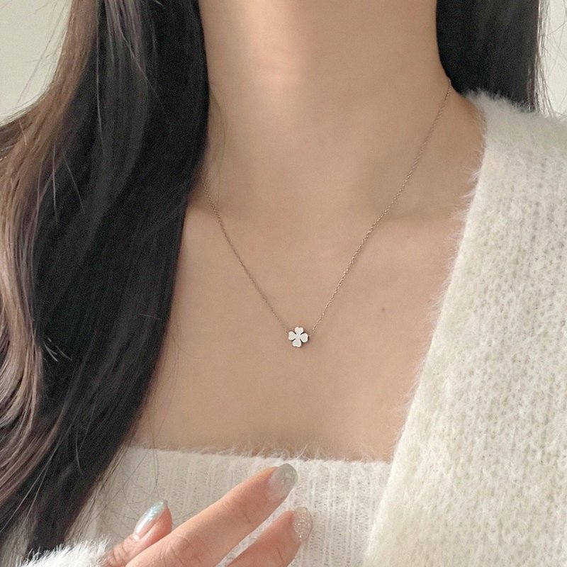 Lucky Four Leaf Clover Initial Necklace - 手鍊/手環 - 不鏽鋼 銀色