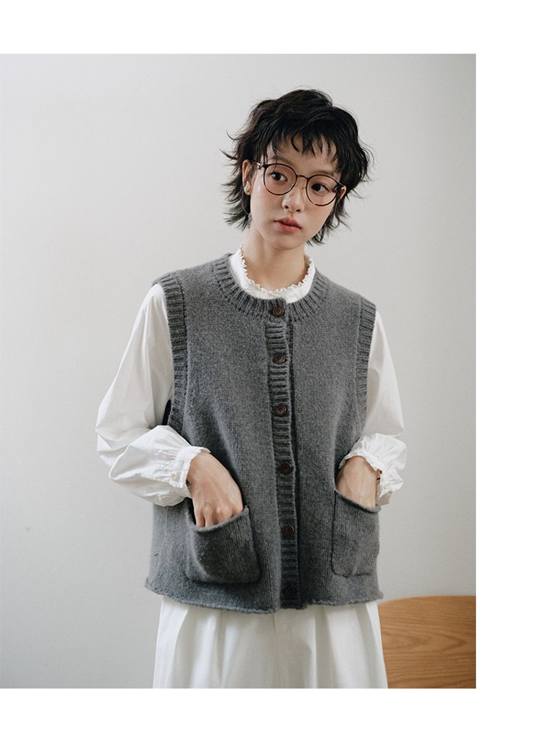 Wool crew neck vest cardigan jacket sleeveless - เสื้อกั๊กผู้หญิง - ผ้าฝ้าย/ผ้าลินิน สีเงิน