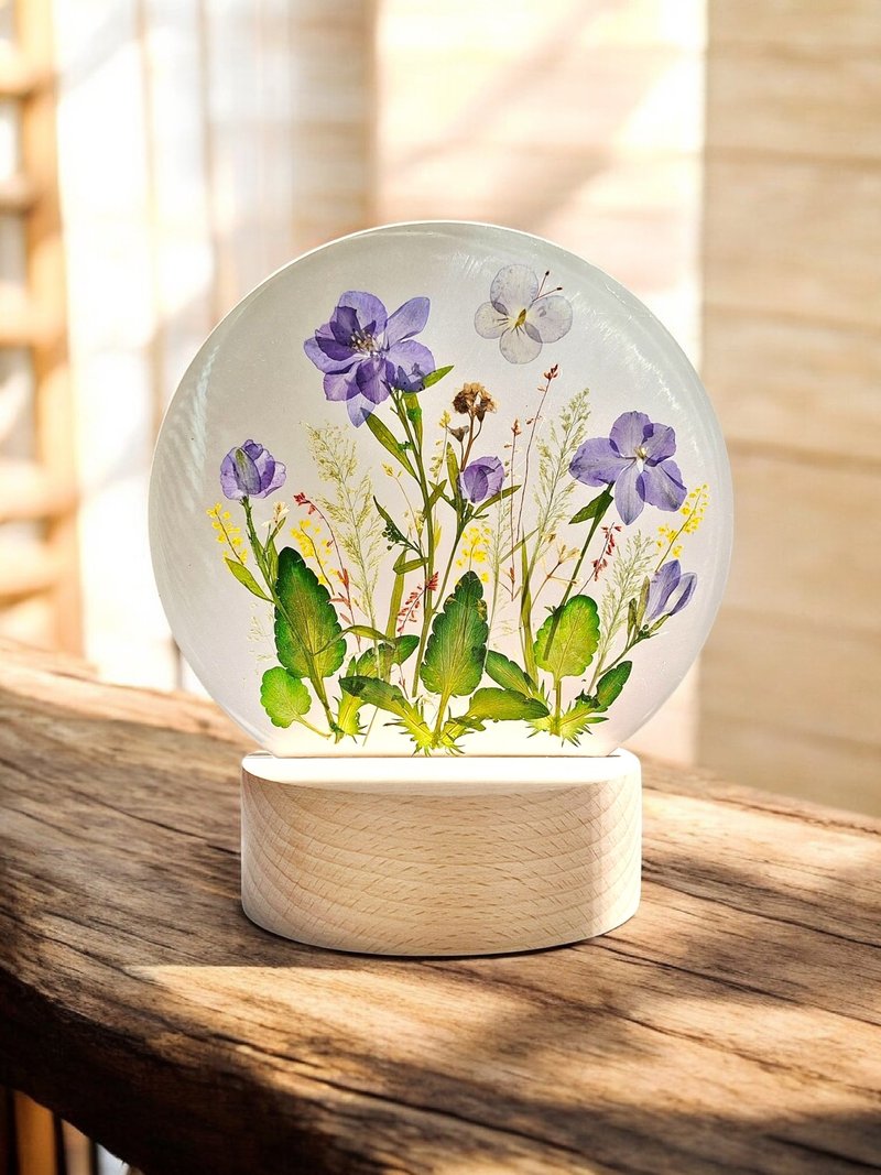 幸せを灯す手作り押し花ナイトランプ - 花言葉の微光 - 照明・ランプ - プラスチック 多色