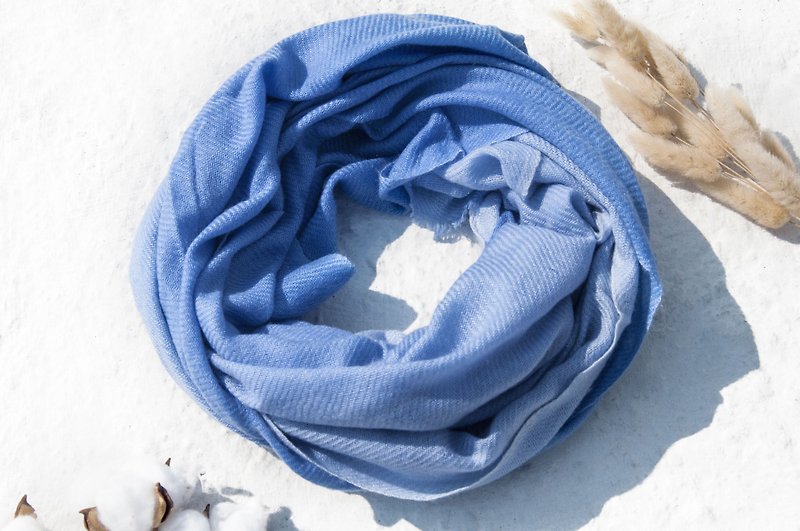 喀什米爾Cashmere/羊絨圍巾/純羊毛圍巾披巾/戒指絨披肩-藍天漸層 - 圍巾/披肩 - 羊毛 藍色